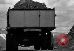Standbild Kohle Bergbau Alberta British Columbia Kanada, 1940, aus Sekunde 56 historischem Filmmaterial Videoclip 65675044027