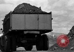 Standbild Kohle Bergbau Alberta British Columbia Kanada, 1940, aus Sekunde 57 historischem Filmmaterial Videoclip 65675044027