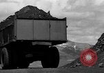 Standbild Kohle Bergbau Alberta British Columbia Kanada, 1940, aus Sekunde 58 historischem Filmmaterial Videoclip 65675044027