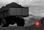 Standbild Kohle Bergbau Alberta British Columbia Kanada, 1940, aus Sekunde 59 historischem Filmmaterial Videoclip 65675044027
