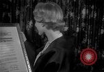 Standbild Clare Booth Luce Philadelphia Pennsylvania USA, 1955, aus Sekunde 17 historischem Filmmaterial Videoclip 65675044046