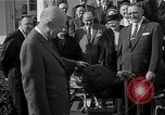 Immagine di Presidente Dwight Eisenhower D Washington DC USA, 1955, secondo 56 filmato di repertorio 65675044047