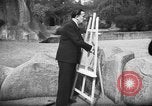 Immagine di Salvador Dali Parigi Francia, 1955, secondo 8 filmato di repertorio 65675044048