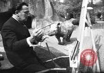 Immagine di Salvador Dali Parigi Francia, 1955, secondo 25 filmato di repertorio 65675044048