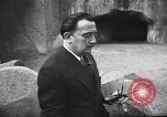 Immagine di Salvador Dali Parigi Francia, 1955, secondo 35 filmato di repertorio 65675044048