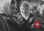Standbild USO Truppe Seoul Korea, 1953, aus Sekunde 25 historischem Filmmaterial Videoclip 65675044054