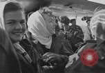 Standbild USO Truppe Seoul Korea, 1953, aus Sekunde 26 historischem Filmmaterial Videoclip 65675044054