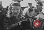 Standbild USO Truppe Seoul Korea, 1953, aus Sekunde 27 historischem Filmmaterial Videoclip 65675044054