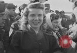 Standbild USO Truppe Seoul Korea, 1953, aus Sekunde 28 historischem Filmmaterial Videoclip 65675044054