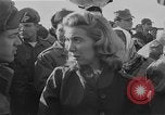 Standbild USO Truppe Seoul Korea, 1953, aus Sekunde 29 historischem Filmmaterial Videoclip 65675044054