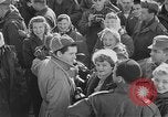 Standbild USO Truppe Seoul Korea, 1953, aus Sekunde 32 historischem Filmmaterial Videoclip 65675044054