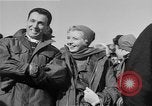 Standbild USO Truppe Seoul Korea, 1953, aus Sekunde 52 historischem Filmmaterial Videoclip 65675044054