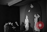 Standbild Kunst Anzeige New York United States USA, 1940, aus Sekunde 46 historischem Filmmaterial Videoclip 65675044061