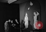 Standbild Kunst Anzeige New York United States USA, 1940, aus Sekunde 49 historischem Filmmaterial Videoclip 65675044061
