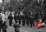 Standbild Memorial Day Parade Pokale Bürgerkrieg Veteranen New York City USA, 1935, aus Sekunde 28 historischem Filmmaterial Videoclip 65675044067