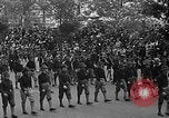 Standbild Memorial Day Parade Pokale Bürgerkrieg Veteranen New York City USA, 1935, aus Sekunde 44 historischem Filmmaterial Videoclip 65675044067