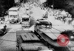 Standbild Bus- und Straßenbahn-Verkehr in Berlin Berlin Deutschland, 1920, aus Sekunde 8 historischem Filmmaterial Videoclip 65675044078