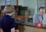 Immagine di Il popolo della Banca nazionale New Jersey USA, 1962, secondo 13 filmato di repertorio 65675044151