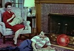 Standbild fahrlässiges Rauchen United States USA, 1962, aus Sekunde 7 historischem Filmmaterial Videoclip 65675044152