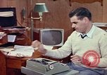 Standbild fahrlässiges Rauchen United States USA, 1962, aus Sekunde 15 historischem Filmmaterial Videoclip 65675044152