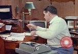 Standbild fahrlässiges Rauchen United States USA, 1962, aus Sekunde 17 historischem Filmmaterial Videoclip 65675044152