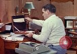 Standbild fahrlässiges Rauchen United States USA, 1962, aus Sekunde 19 historischem Filmmaterial Videoclip 65675044152