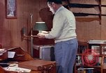 Standbild fahrlässiges Rauchen United States USA, 1962, aus Sekunde 23 historischem Filmmaterial Videoclip 65675044152