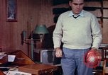Standbild fahrlässiges Rauchen United States USA, 1962, aus Sekunde 25 historischem Filmmaterial Videoclip 65675044152