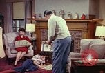 Standbild fahrlässiges Rauchen United States USA, 1962, aus Sekunde 29 historischem Filmmaterial Videoclip 65675044152