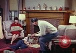 Standbild fahrlässiges Rauchen United States USA, 1962, aus Sekunde 30 historischem Filmmaterial Videoclip 65675044152