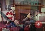 Standbild fahrlässiges Rauchen United States USA, 1962, aus Sekunde 32 historischem Filmmaterial Videoclip 65675044152