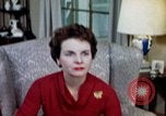 Standbild fahrlässiges Rauchen United States USA, 1962, aus Sekunde 38 historischem Filmmaterial Videoclip 65675044152
