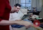 Standbild fahrlässiges Rauchen United States USA, 1962, aus Sekunde 39 historischem Filmmaterial Videoclip 65675044152