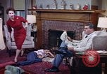 Standbild fahrlässiges Rauchen United States USA, 1962, aus Sekunde 40 historischem Filmmaterial Videoclip 65675044152