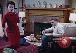 Standbild fahrlässiges Rauchen United States USA, 1962, aus Sekunde 41 historischem Filmmaterial Videoclip 65675044152