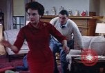 Standbild fahrlässiges Rauchen United States USA, 1962, aus Sekunde 42 historischem Filmmaterial Videoclip 65675044152