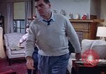Standbild fahrlässiges Rauchen United States USA, 1962, aus Sekunde 43 historischem Filmmaterial Videoclip 65675044152