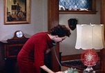 Standbild fahrlässiges Rauchen United States USA, 1962, aus Sekunde 51 historischem Filmmaterial Videoclip 65675044152