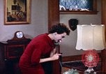 Standbild fahrlässiges Rauchen United States USA, 1962, aus Sekunde 53 historischem Filmmaterial Videoclip 65675044152