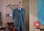 Standbild Schauspieler Raymond Massey United States USA, 1962, aus Sekunde 10 historischem Filmmaterial Videoclip 65675044155