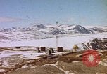 Immagine di Costruzione di linea di rugiada impianti radar Canada, 1954, secondo 24 filmato di repertorio 65675044156