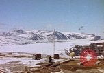 Immagine di Costruzione di linea di rugiada impianti radar Canada, 1954, secondo 29 filmato di repertorio 65675044156