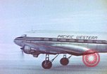 Immagine di Costruzione di linea di rugiada impianti radar Canada, 1954, secondo 41 filmato di repertorio 65675044156