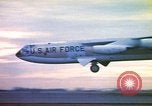 Standbild B-52 Start United States USA, 1962, aus Sekunde 44 historischem Filmmaterial Videoclip 65675044167