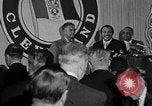Standbild Bürgermeister Stokes ernennt General Davis Cleveland Ohio USA, 1970, aus Sekunde 5 historischem Filmmaterial Videoclip 65675044197