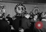 Standbild Bürgermeister Stokes ernennt General Davis Cleveland Ohio USA, 1970, aus Sekunde 13 historischem Filmmaterial Videoclip 65675044197