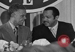 Standbild Bürgermeister Stokes ernennt General Davis Cleveland Ohio USA, 1970, aus Sekunde 18 historischem Filmmaterial Videoclip 65675044197