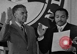Standbild Bürgermeister Stokes ernennt General Davis Cleveland Ohio USA, 1970, aus Sekunde 30 historischem Filmmaterial Videoclip 65675044197