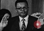 Standbild Bürgermeister Stokes ernennt General Davis Cleveland Ohio USA, 1970, aus Sekunde 32 historischem Filmmaterial Videoclip 65675044197