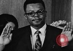 Standbild Bürgermeister Stokes ernennt General Davis Cleveland Ohio USA, 1970, aus Sekunde 34 historischem Filmmaterial Videoclip 65675044197